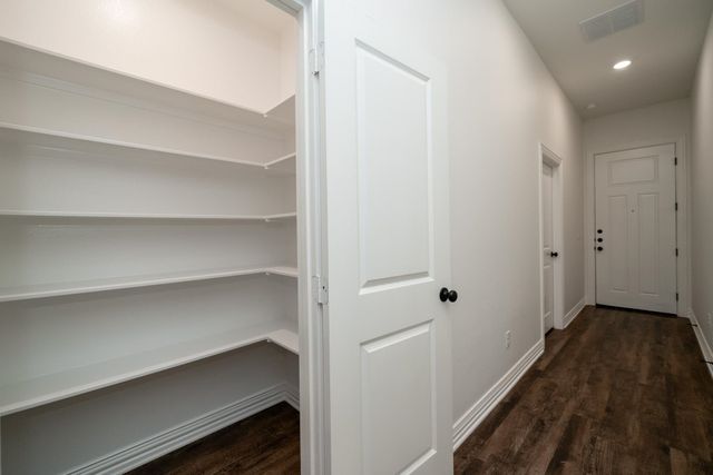 1431 Page Valley Cir, Longview, TX 75601