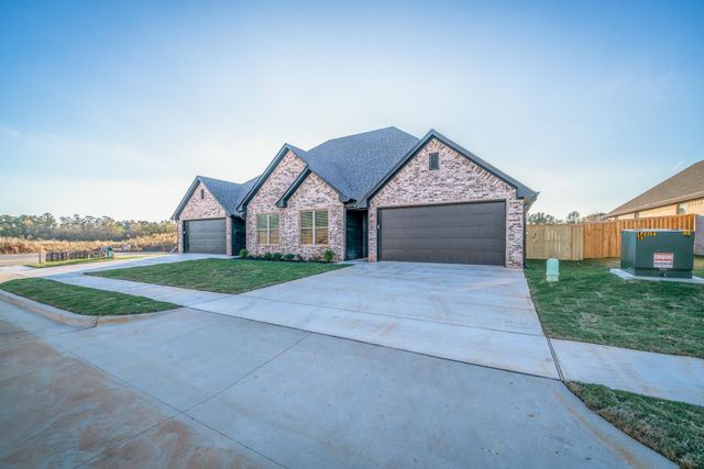 1431 Page Valley Cir, Longview, TX 75601