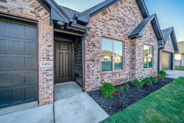 1431 Page Valley Cir, Longview, TX 75601
