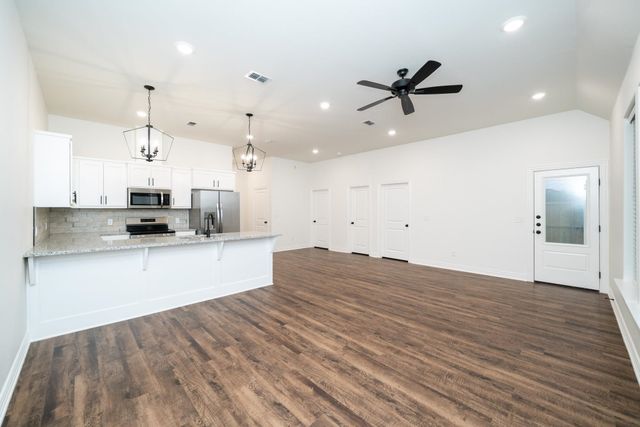 1431 Page Valley Cir, Longview, TX 75601