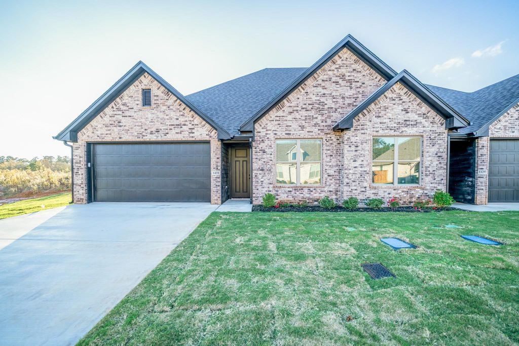 1431 Page Valley Cir, Longview, TX 75601