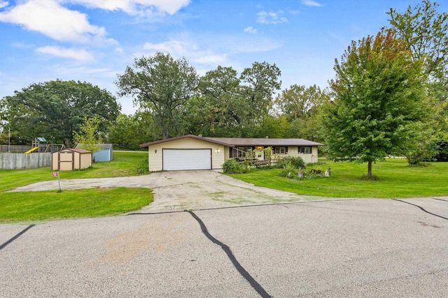 10168 N Amber Trail, Edgerton, WI 53534