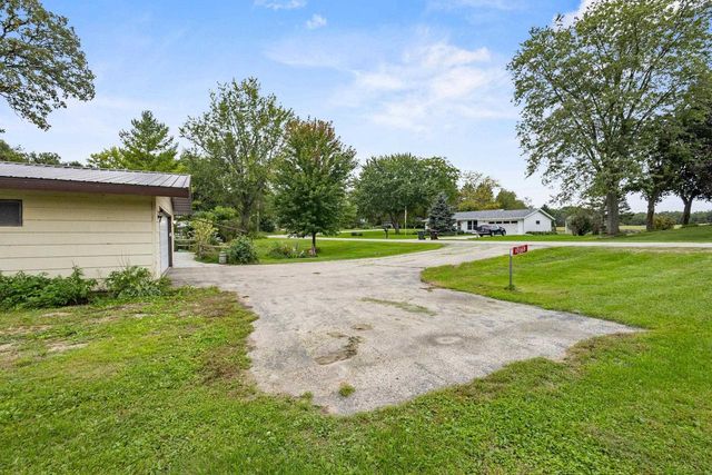 10168 N Amber Trail, Edgerton, WI 53534