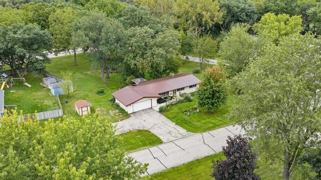 10168 N Amber Trail, Edgerton, WI 53534