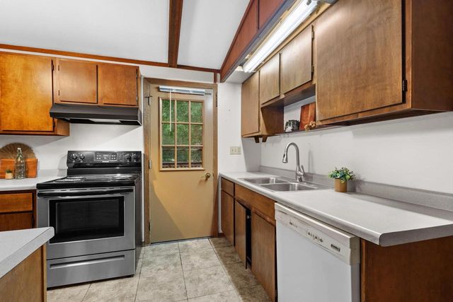 10168 N Amber Trail, Edgerton, WI 53534