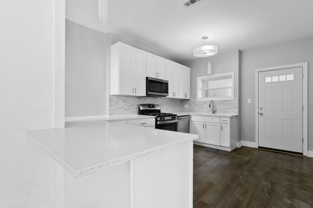 2009 W Garfield Boulevard, Chicago, IL 60636