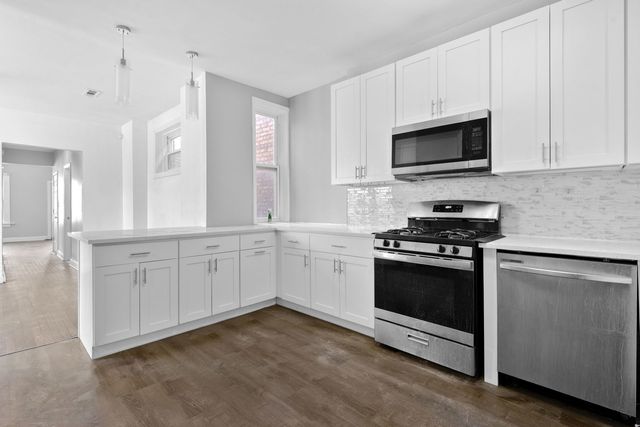 2009 W Garfield Boulevard, Chicago, IL 60636