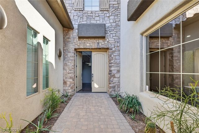 8480 Via De Bellasidra Court, Las Vegas, NV 89123