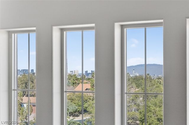 8480 Via De Bellasidra Court, Las Vegas, NV 89123