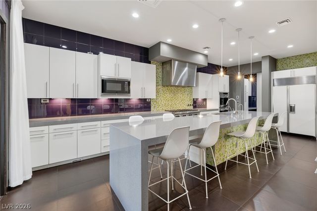 8480 Via De Bellasidra Court, Las Vegas, NV 89123