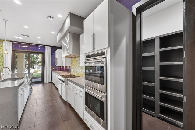 8480 Via De Bellasidra Court, Las Vegas, NV 89123