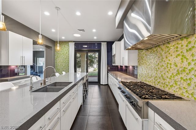 8480 Via De Bellasidra Court, Las Vegas, NV 89123