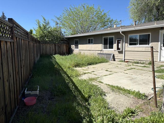 17951 Los Felice Drive, Saratoga, CA 95070