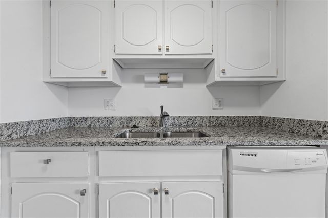 25229 Franklin Terrace 5, South Lyon, MI 48178