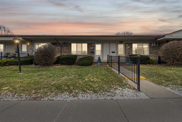 25229 Franklin Terrace 5, South Lyon, MI 48178