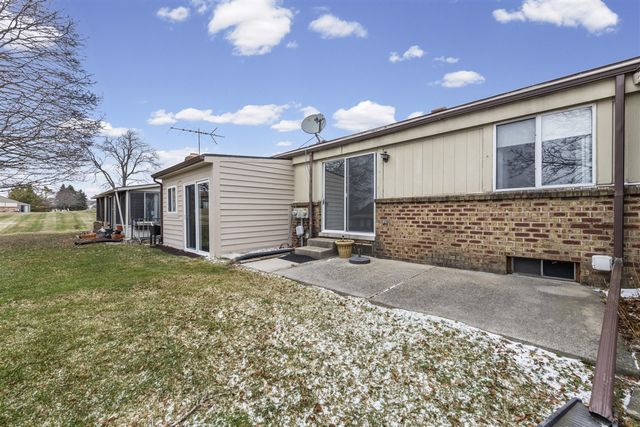 25229 Franklin Terrace 5, South Lyon, MI 48178