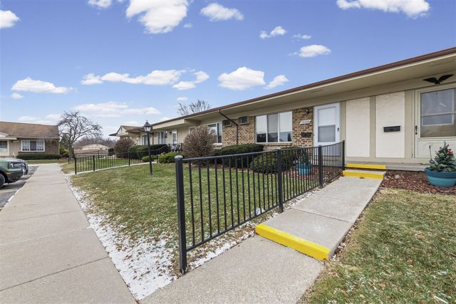 25229 Franklin Terrace 5, South Lyon, MI 48178