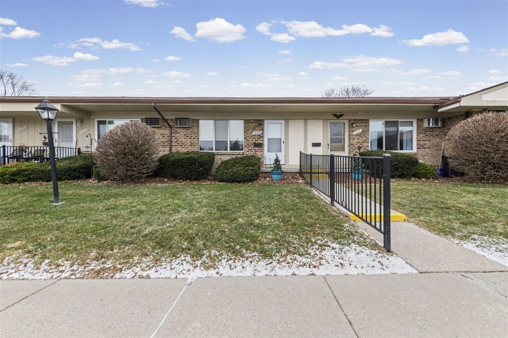 25229 Franklin Terrace 5, South Lyon, MI 48178