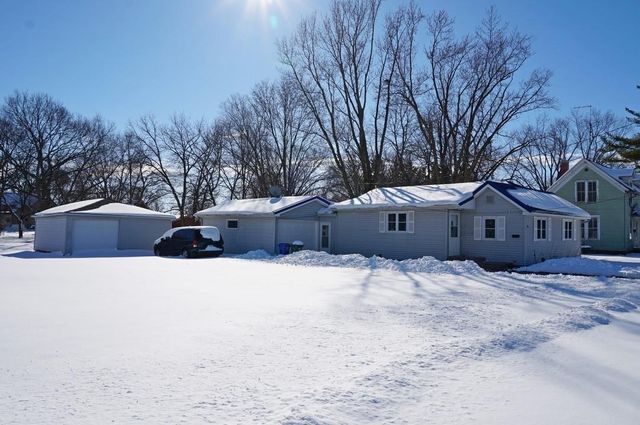 302 16th Avenue, Charles City, IA 50616