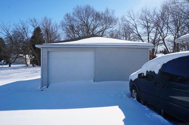 302 16th Avenue, Charles City, IA 50616