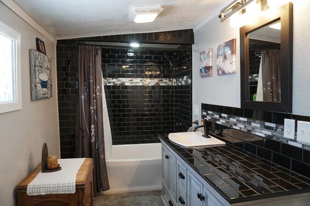 302 16th Avenue, Charles City, IA 50616