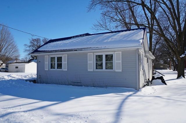 302 16th Avenue, Charles City, IA 50616