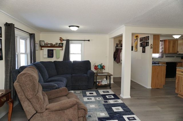 302 16th Avenue, Charles City, IA 50616