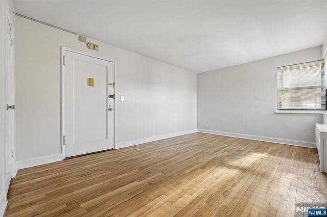 2329 Hudson Terrace E9, Fort Lee, NJ 07024
