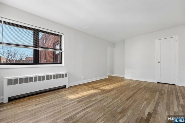 2329 Hudson Terrace E9, Fort Lee, NJ 07024