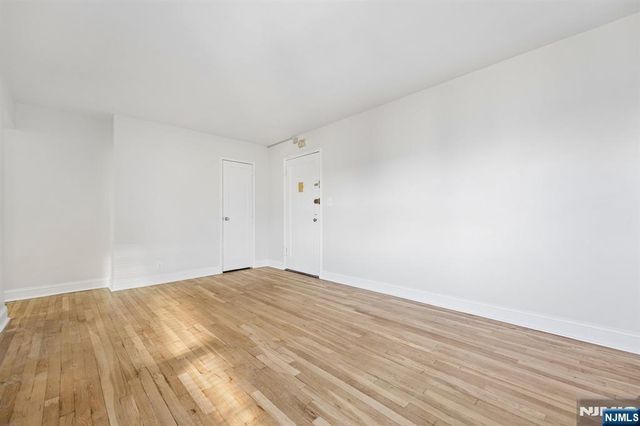 2329 Hudson Terrace E9, Fort Lee, NJ 07024