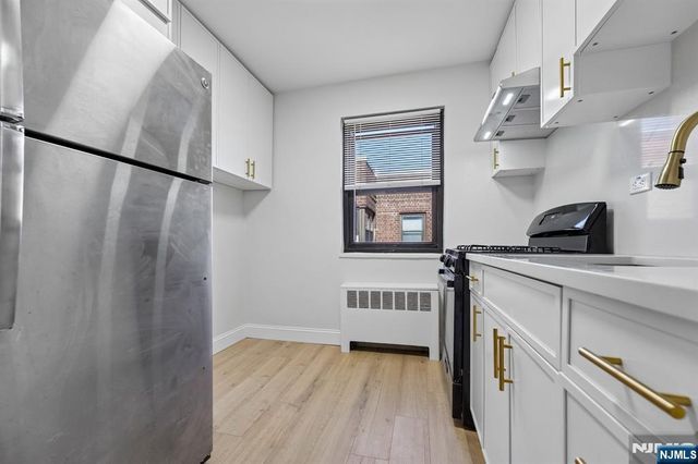 2329 Hudson Terrace E9, Fort Lee, NJ 07024