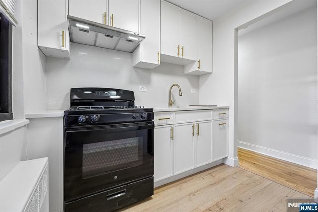 2329 Hudson Terrace E9, Fort Lee, NJ 07024