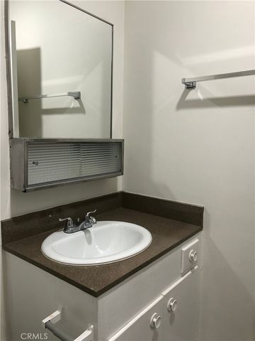 312 10th Street F, Huntington Beach, CA 92648