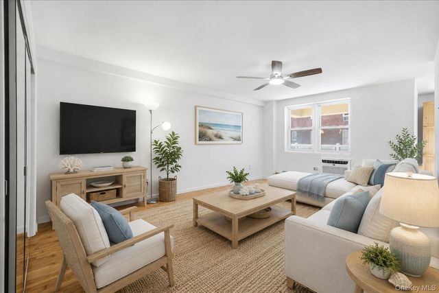 370 W Broadway 5W, Long Beach, NY 11561