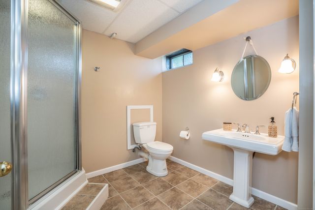 3 Trumbull Lane, West Hartford, CT 06117