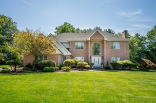 3 Trumbull Lane, West Hartford, CT 06117