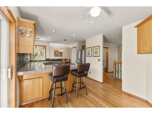 4251 RIVERVIEW Dr, West Linn, OR 97068