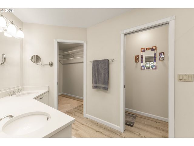 4251 RIVERVIEW Dr, West Linn, OR 97068