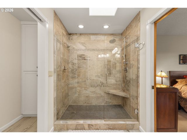 4251 RIVERVIEW Dr, West Linn, OR 97068