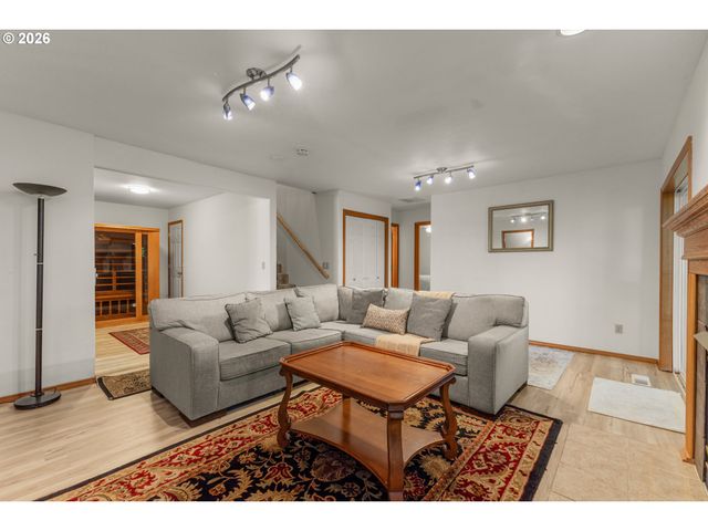 4251 RIVERVIEW Dr, West Linn, OR 97068