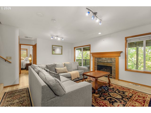 4251 RIVERVIEW Dr, West Linn, OR 97068