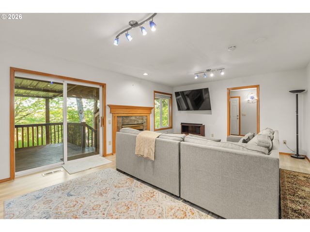 4251 RIVERVIEW Dr, West Linn, OR 97068