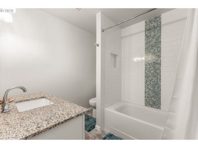 4251 RIVERVIEW Dr, West Linn, OR 97068