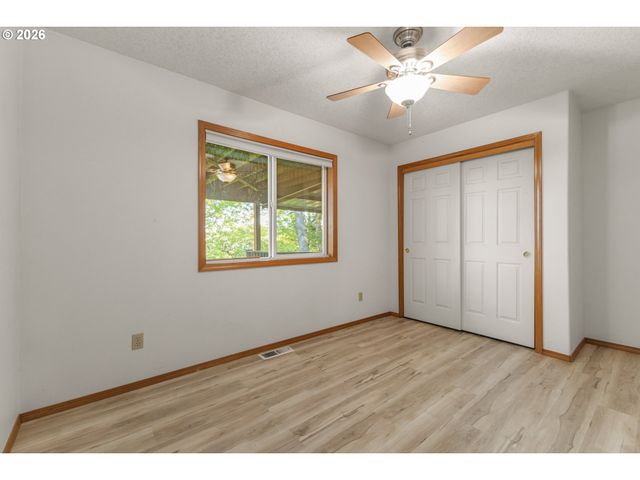 4251 RIVERVIEW Dr, West Linn, OR 97068