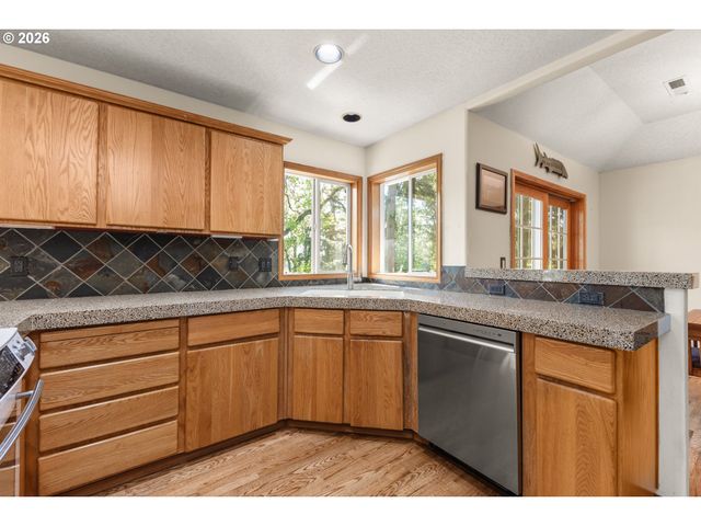 4251 RIVERVIEW Dr, West Linn, OR 97068