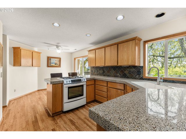 4251 RIVERVIEW Dr, West Linn, OR 97068
