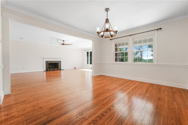 6 Old Farm Rd, Rosslyn Farms, PA 15106