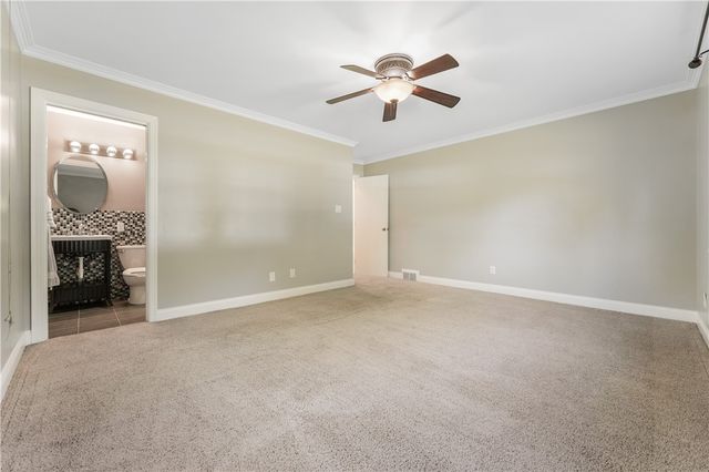 6 Old Farm Rd, Rosslyn Farms, PA 15106