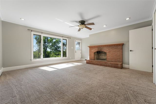 6 Old Farm Rd, Rosslyn Farms, PA 15106