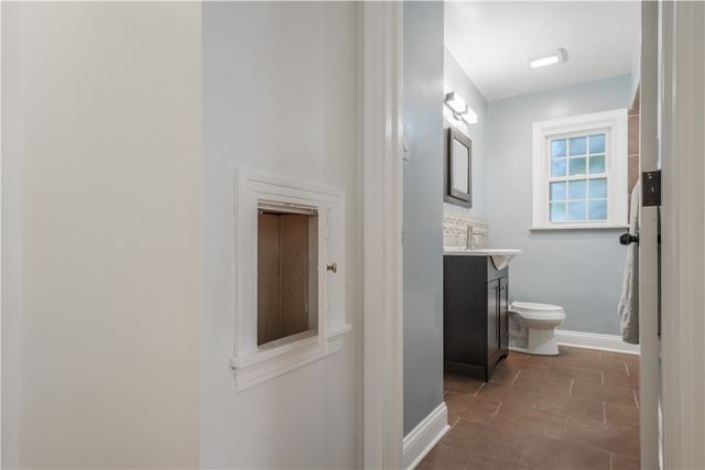 6 Old Farm Rd, Rosslyn Farms, PA 15106